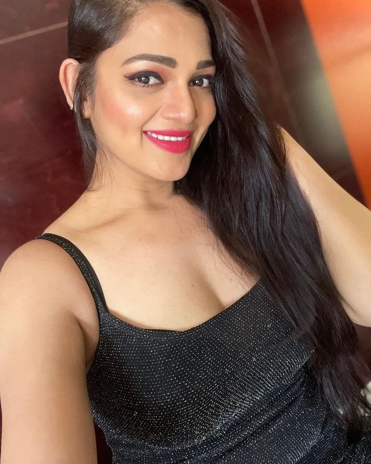 Devika Kolkata Escort